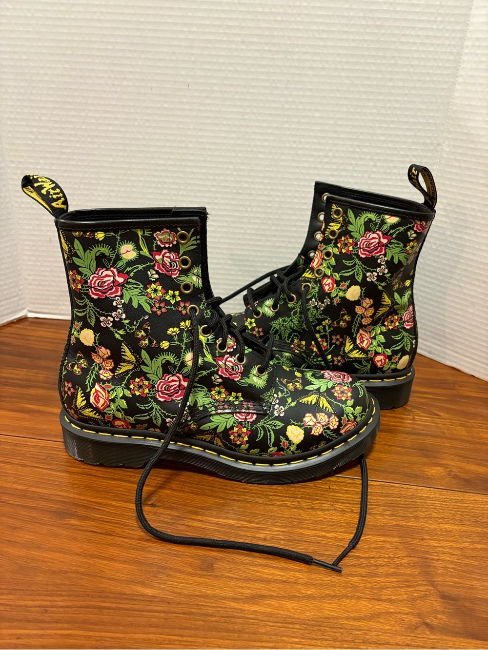 Dr. Martens 1460 Wanderlust Floral Butterfly 8-Eye Boots Women's Size 9